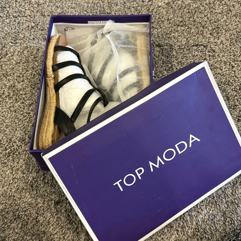 NIB Top Moda strappy espadrille sandals. Size 5.5.